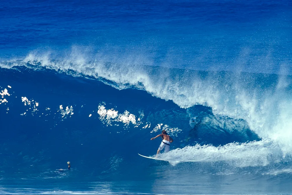 Powerful-Surfing-Waves-of-Hawaii